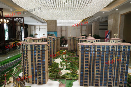 紫藤花园套三130平带车库5楼带阁楼139万